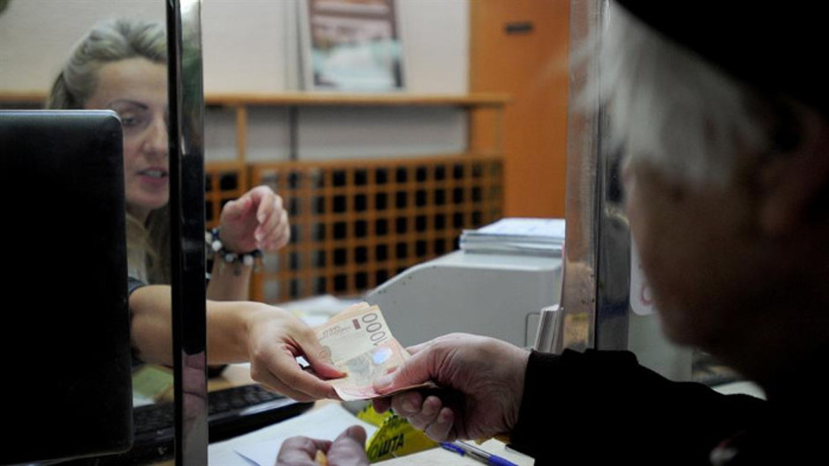 Почиње исплата помоћи од 5.000 динара пензионерима