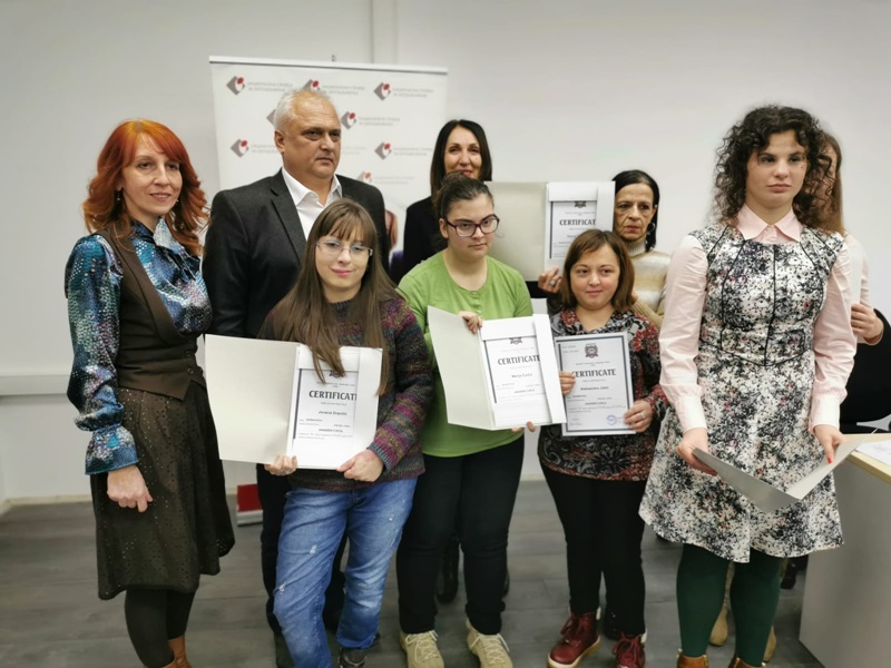 Шест особа са инвалидитетом успешно завршило обуку за аранжера цвећа