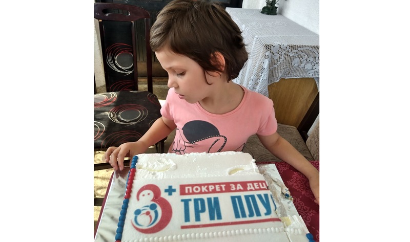 Малој Милици поред значајне помоћи рођенданска торта од покрета „Три плус“