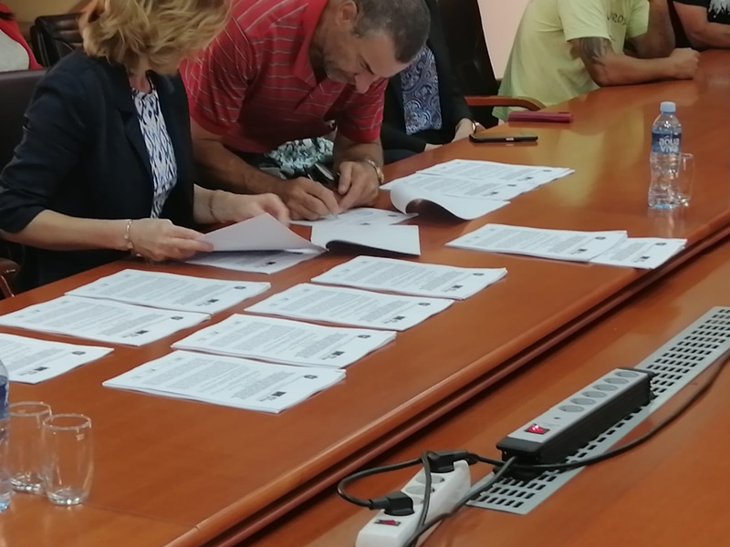 Потписани уговори о реконструкцији породичних домаћинстава, поред којих су укључене и особе са инвалидитетом