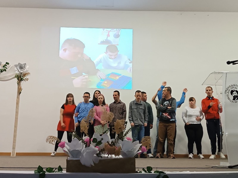 Корисници „Зрачка” обележили Дан особа са Дауновим синдромом у Градској библиотеци у Чачку